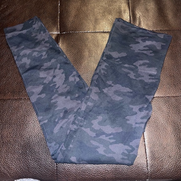 SPANX Seamless Camo Leggings - size Lg - Picture 1 of 5